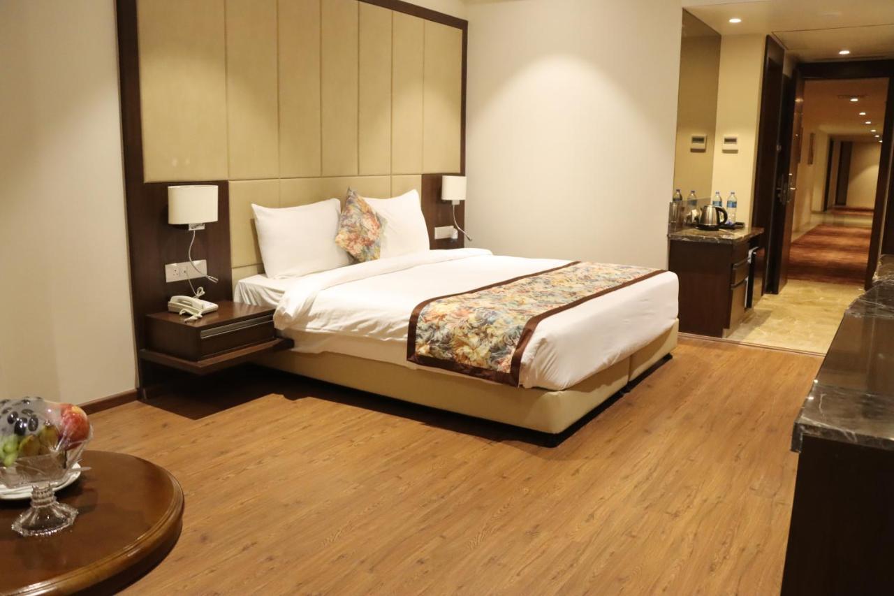 Pride Hotel Bhopal Zewnętrze zdjęcie