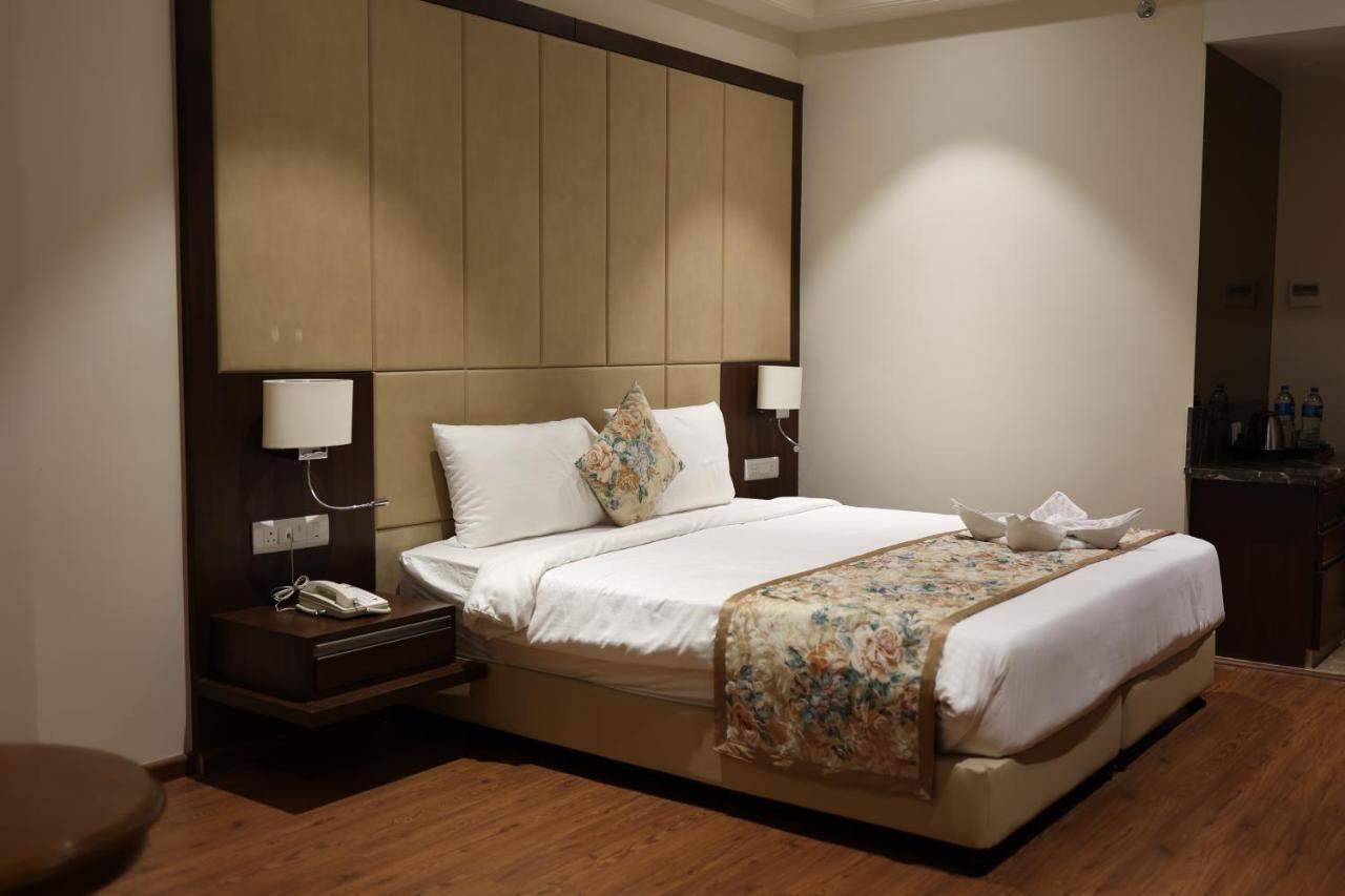 Pride Hotel Bhopal Zewnętrze zdjęcie