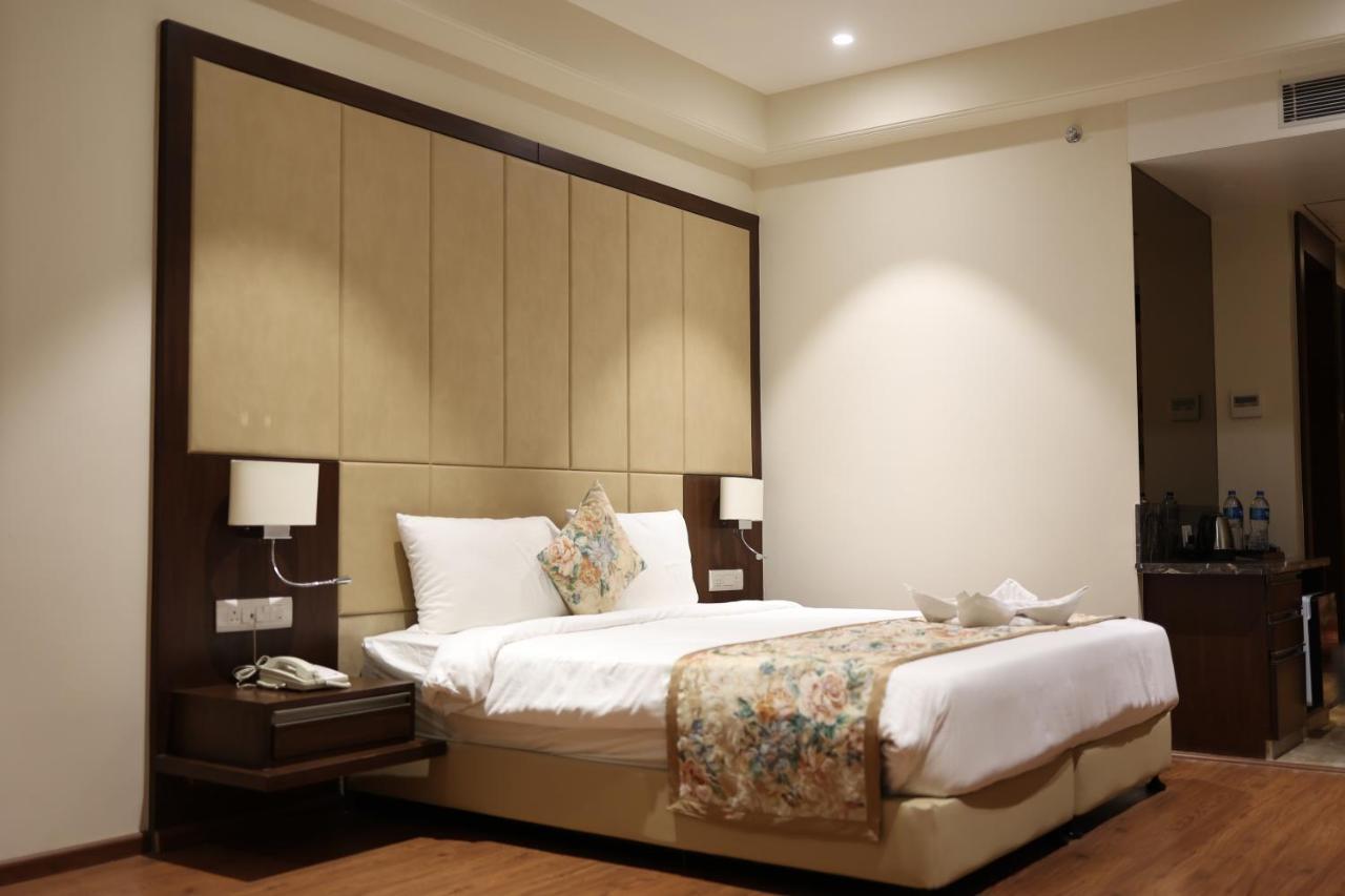 Pride Hotel Bhopal Zewnętrze zdjęcie