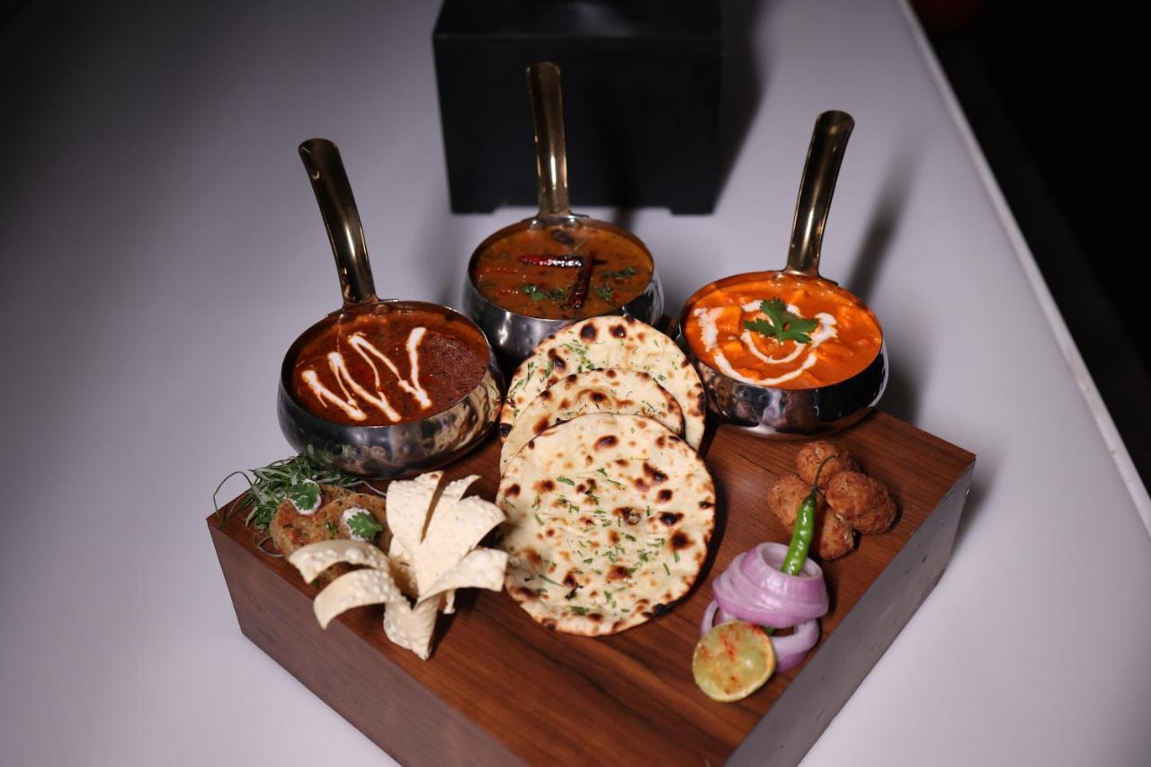 Pride Hotel Bhopal Zewnętrze zdjęcie