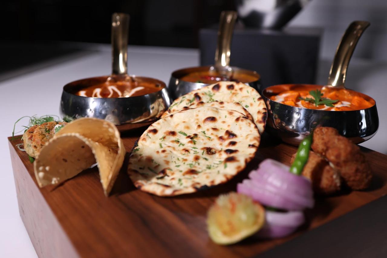 Pride Hotel Bhopal Zewnętrze zdjęcie
